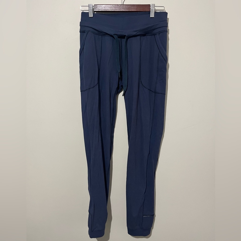 Lululemon Joggers navy blue size 6